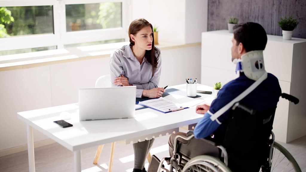 Texas Liability Laws 2 Laywer discussing a compensation in a liability case