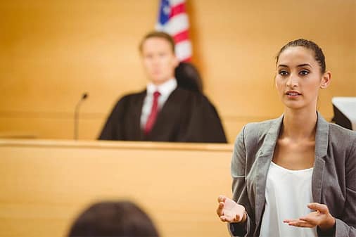 Diferencia entre negligencia médica y lesiones personales 2 abogados litigantes - La diferencia entre negligencia médica y reclamaciones por lesiones personales