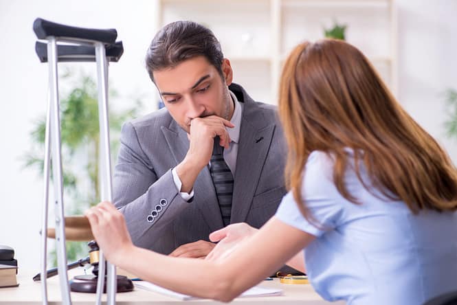 Young injured woman and lawyer in the courtroom - wrongful death lawyers in Waco, Texas