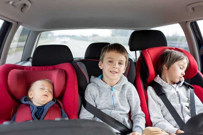 ¿A Qué Edad Pueden Sentarse los Niños en el Asiento Delantero de un Coche en Texas? 2 Niños y sillas de coche: ¿cuándo pueden sentarse los niños en el asiento delantero de un coche?