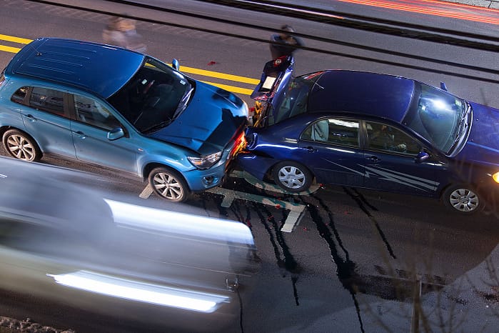 Accidente automovilístico por detrás: ¡ME ACABA DE ATROPELLAR por detrás en la carretera!