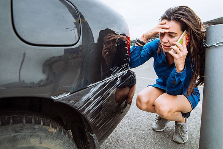 Car Accident Property Damage Claim. When to hire a lawyer after a car accident occurs with auto property damage. reclamo por daños a la propiedad
