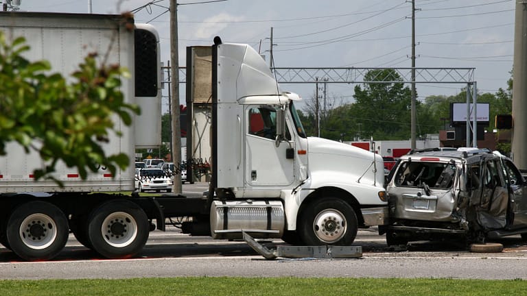 Big rig t-boned another motor vehicle - Best Phoenix Truck Accident Lawyers
